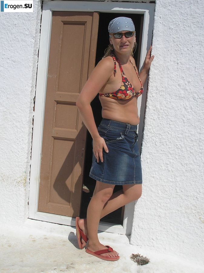 Развратная блондинка ублажает себя вибратором и пальцами. Фото 41