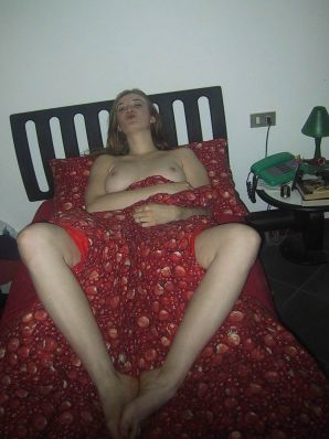 A tall blonde with wide hips undressed at home and showed tits. Part 2. Thumb 20