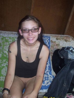 A sexy student undressed and showed her ass on a picnic. Thumb 18