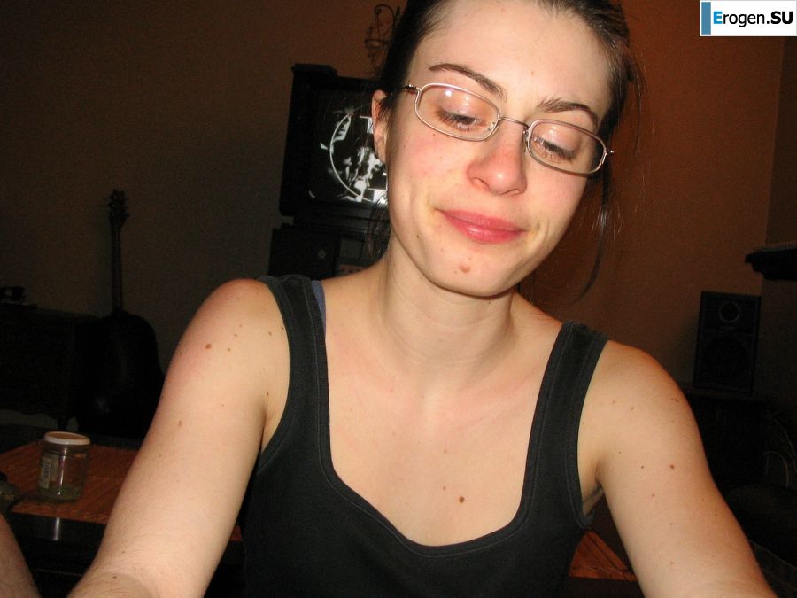 A girl with a furry pussy masturbates in front of a guy. Photo 11