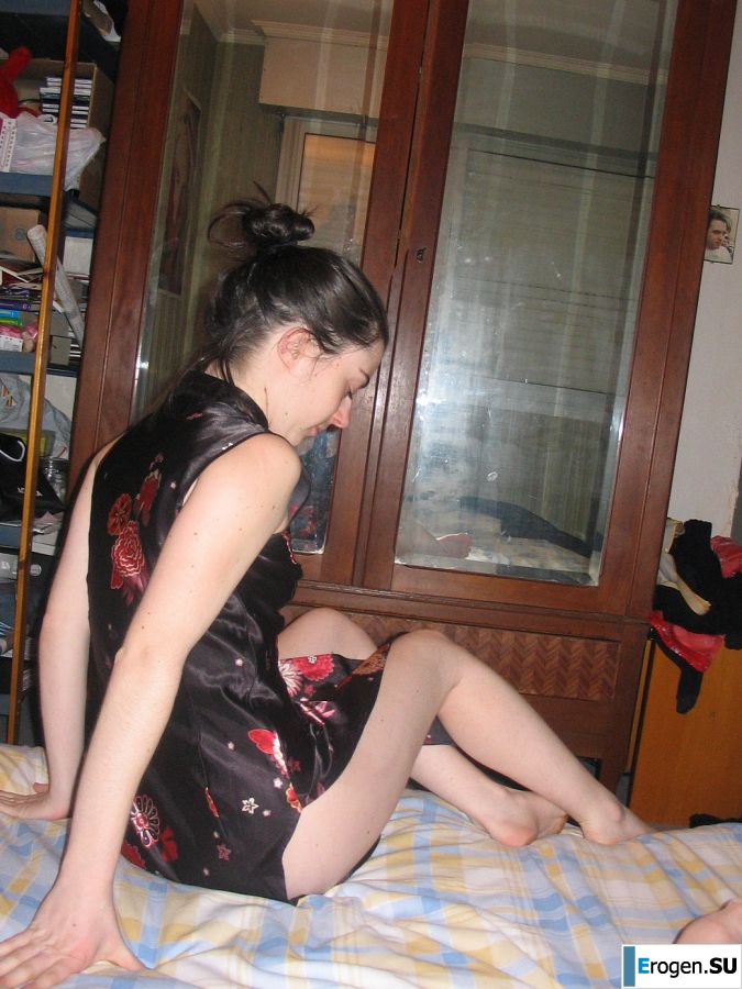 A girl with a furry pussy masturbates in front of a guy. Photo 29