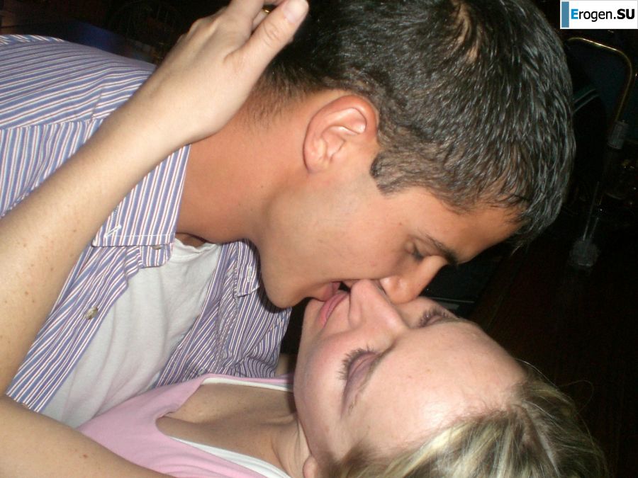 A blonde in pink panties drank and spread her legs in a billiard club. Photo 36