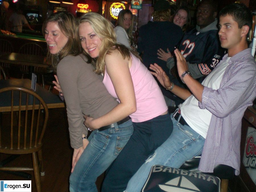 A blonde in pink panties drank and spread her legs in a billiard club. Photo 38