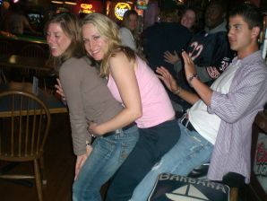 A blonde in pink panties drank and spread her legs in a billiard club. Thumb 38