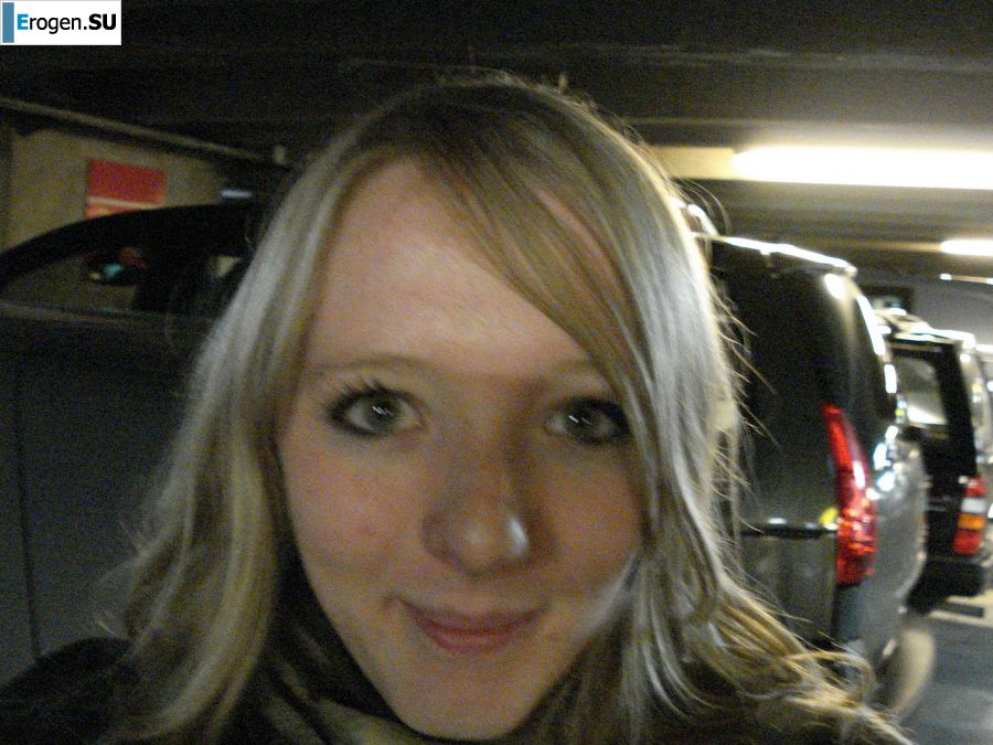 The red-haired beauty poses on the bed without panties, spread her legs. Photo 15