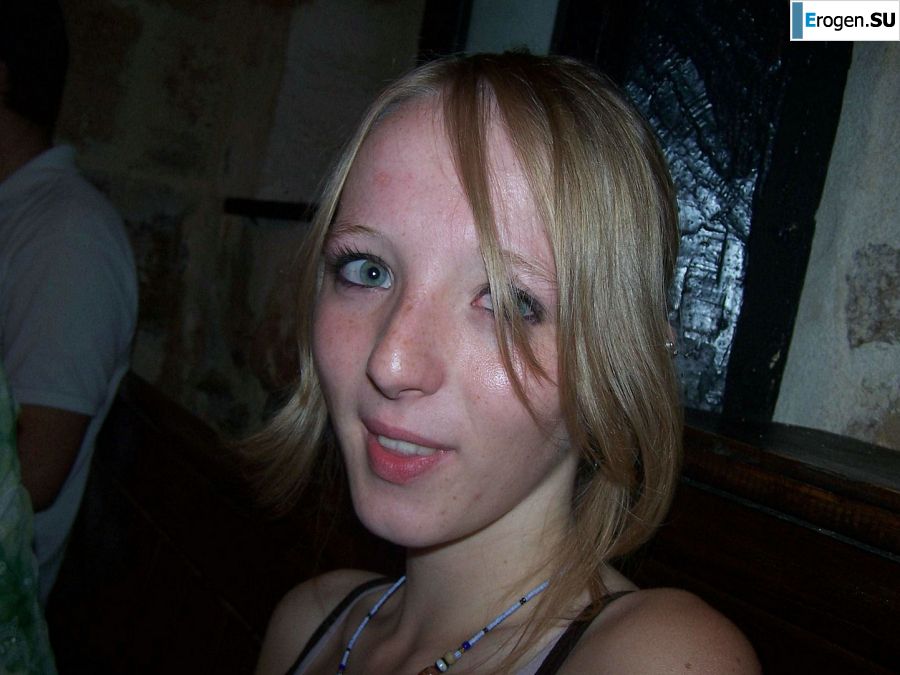 The red-haired beauty poses on the bed without panties, spread her legs. Photo 17