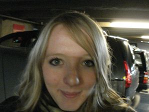 The red-haired beauty poses on the bed without panties, spread her legs. Thumb 15