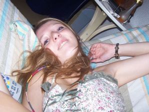 The red-haired beauty poses on the bed without panties, spread her legs. Thumb 16