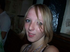 The red-haired beauty poses on the bed without panties, spread her legs. Thumb 17