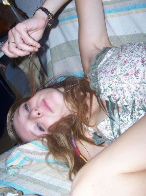 The red-haired beauty poses on the bed without panties, spread her legs. Thumb 19