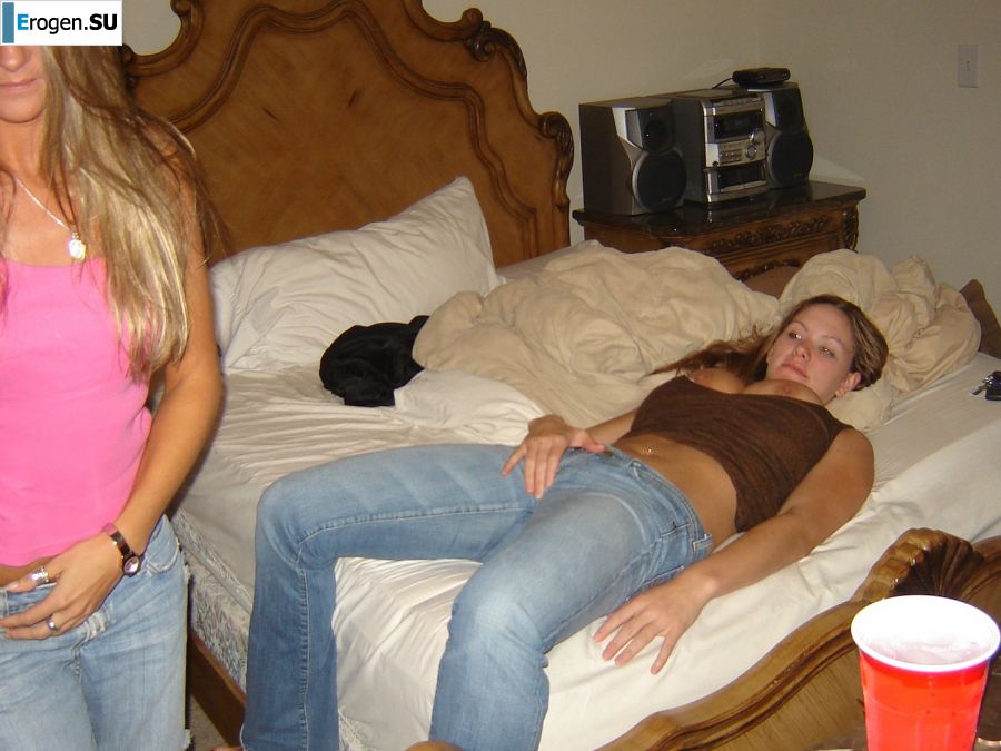 Boys licked a girlfriend's huge breasts at a party. Photo 27