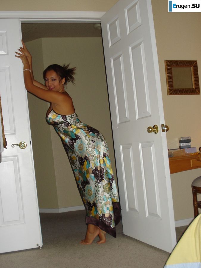 A woman with beautiful tits poses in a swimsuit and without it. Part 2. Photo 15