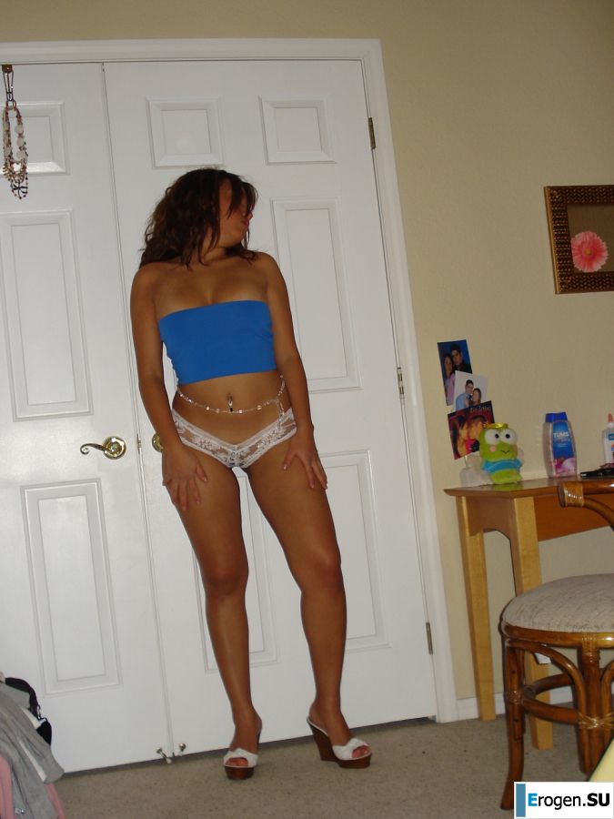 A woman with beautiful tits poses in a swimsuit and without it. Part 2. Photo 31