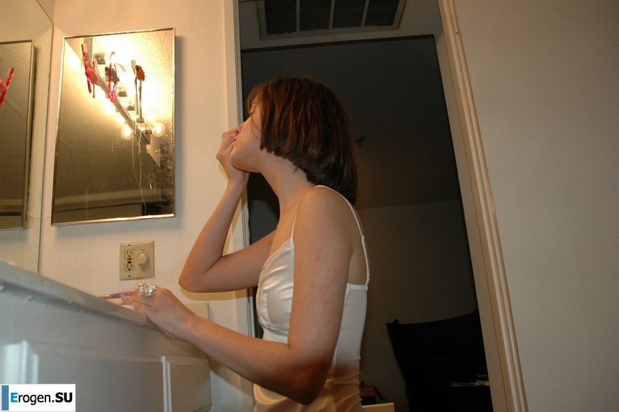 The dancer after work showed an elastic ass. Photo 17