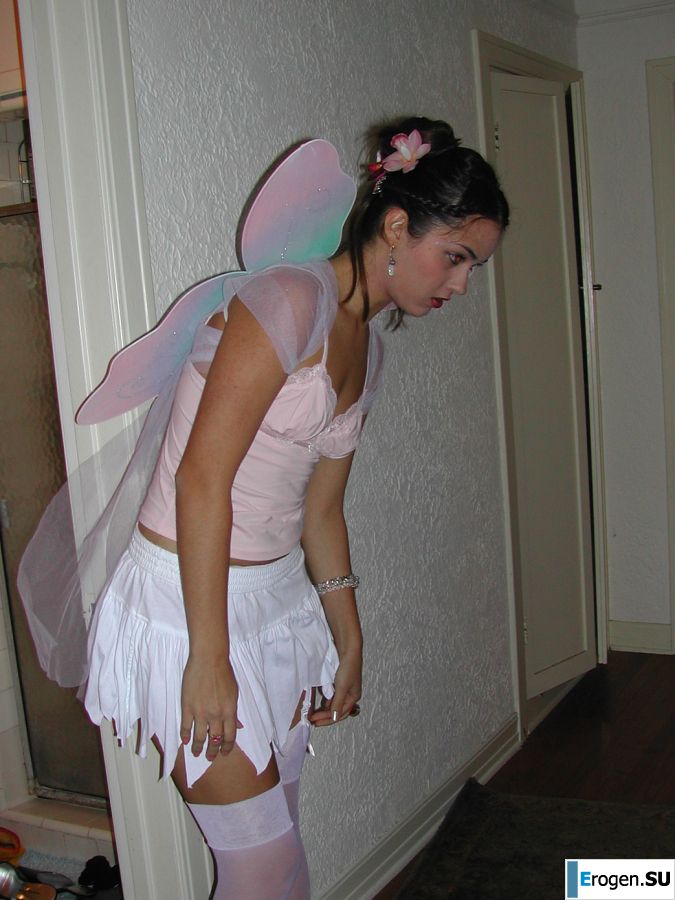 The dancer after work showed an elastic ass. Photo 3