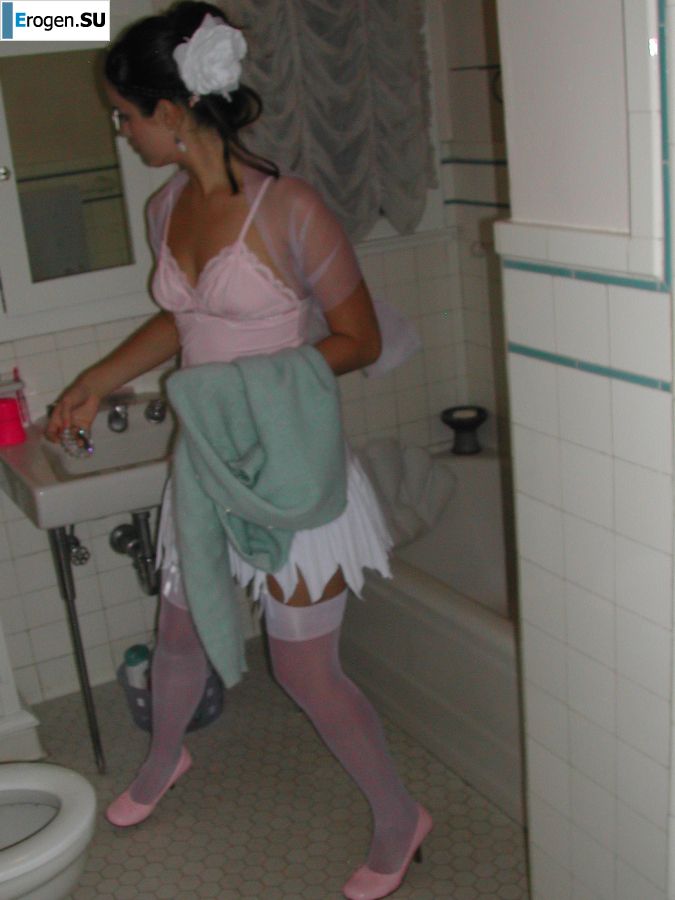 The dancer after work showed an elastic ass. Photo 6