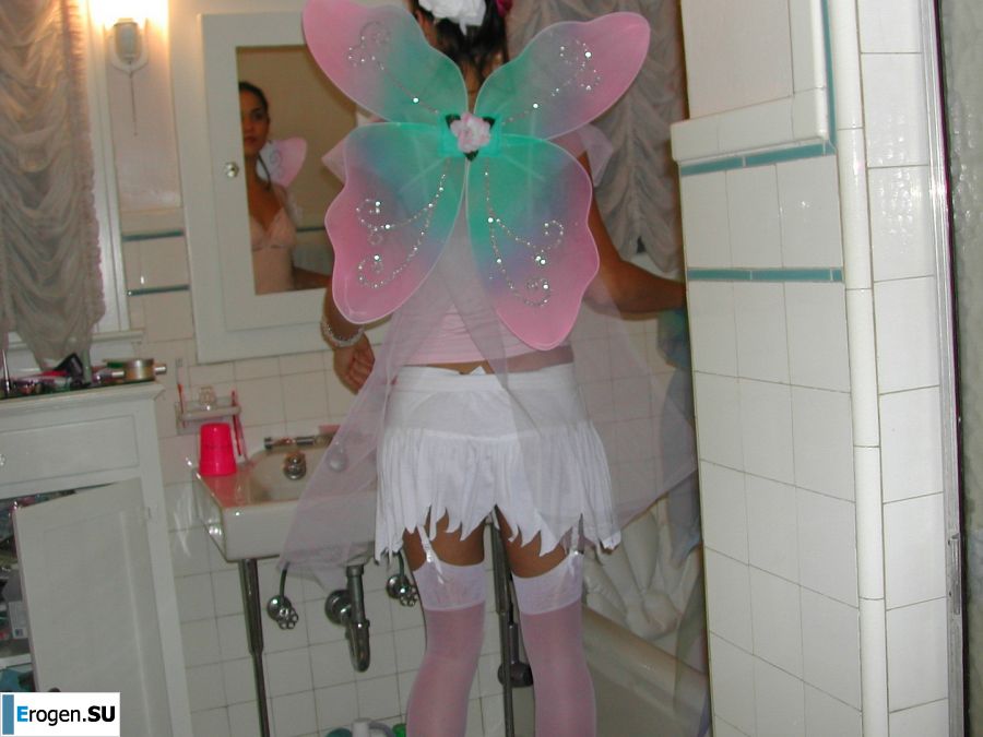 The dancer after work showed an elastic ass. Photo 7