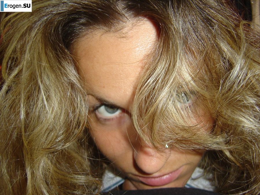 A mature woman changes into a schoolgirl and has sex. Photo 10