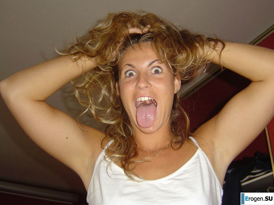 A mature woman changes into a schoolgirl and has sex. Photo 12