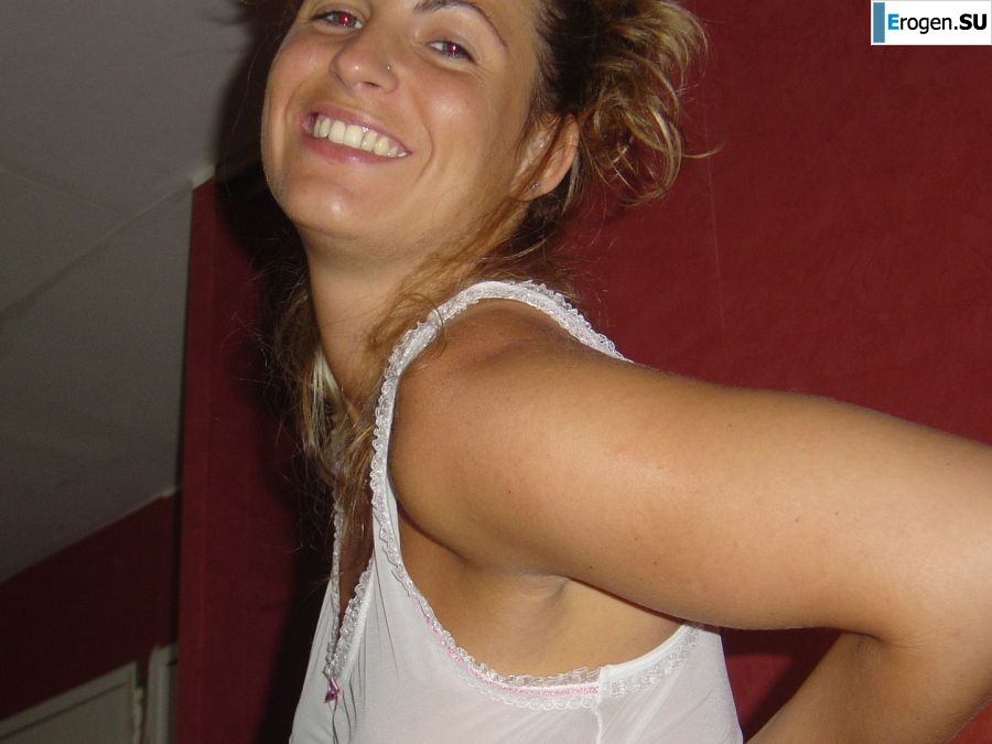 A mature woman changes into a schoolgirl and has sex. Photo 16