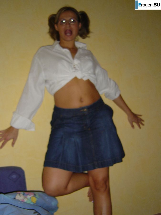 A mature woman changes into a schoolgirl and has sex. Photo 24