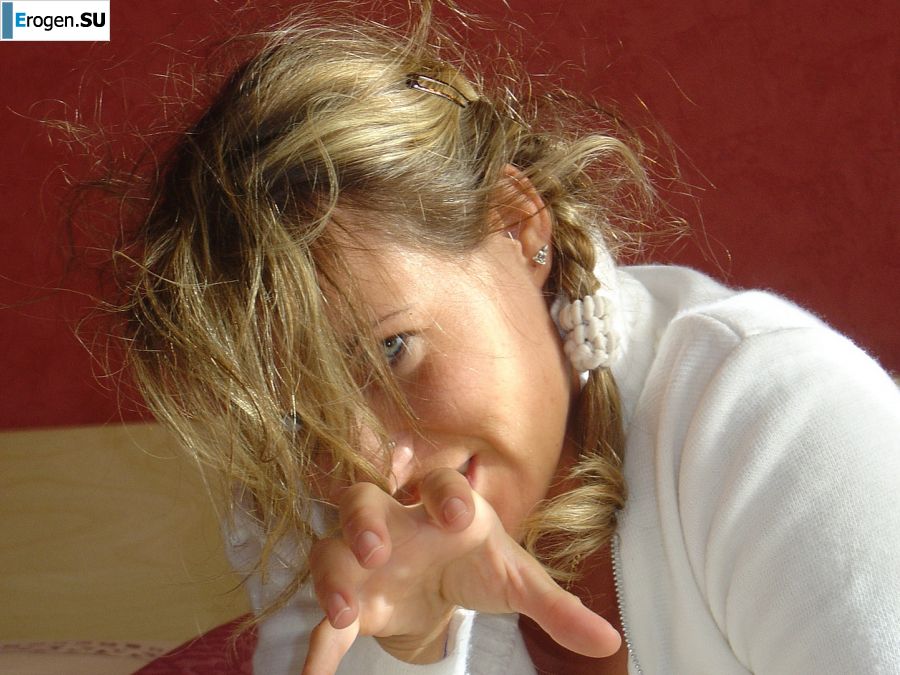 A mature woman changes into a schoolgirl and has sex. Photo 3