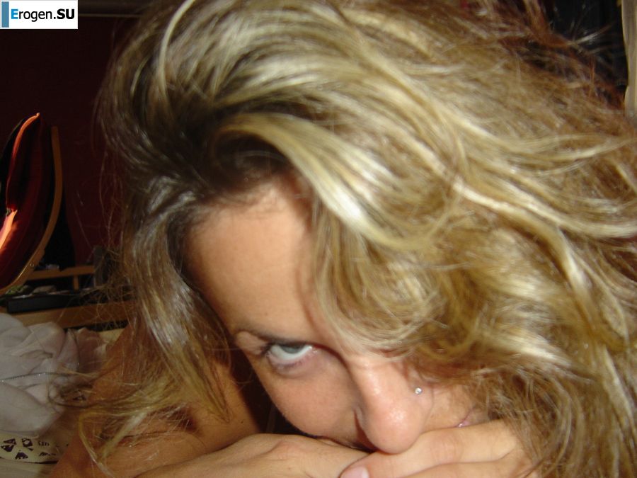 A mature woman changes into a schoolgirl and has sex. Photo 8