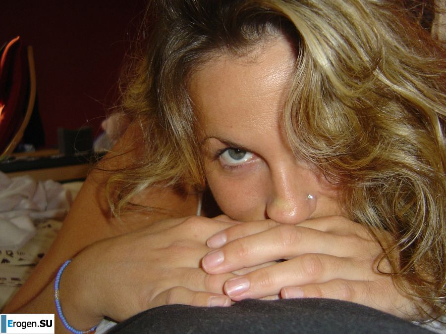 A mature woman changes into a schoolgirl and has sex. Photo 9