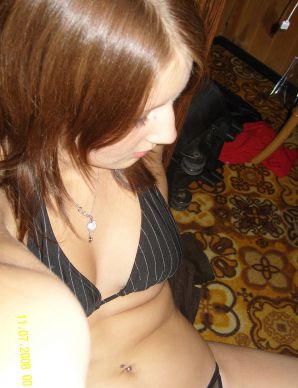 A young girl with a beautiful figure poses in shorts. Thumb 13