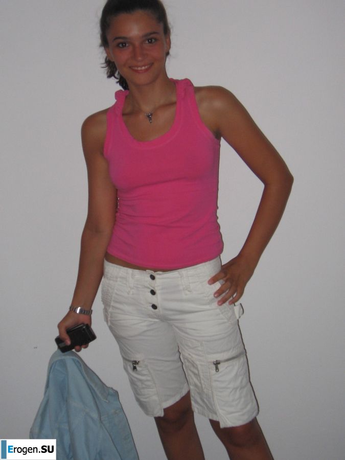 Seductive Latina poses naked on vacation in front of a guy. Photo 14