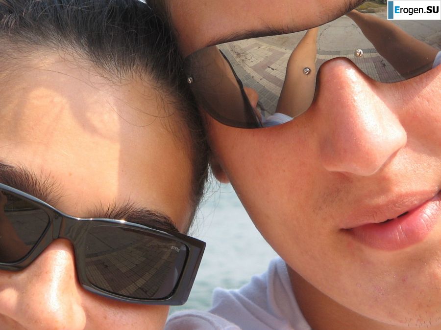 Seductive Latina poses naked on vacation in front of a guy. Photo 35