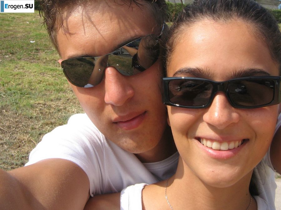 Seductive Latina poses naked on vacation in front of a guy. Photo 39