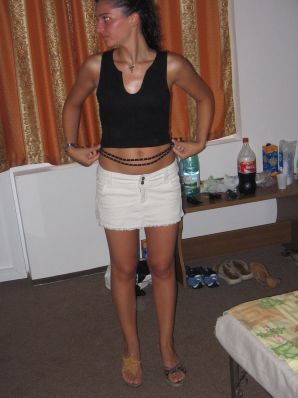 Seductive Latina poses naked on vacation in front of a guy. Thumb 12