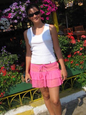 Seductive Latina poses naked on vacation in front of a guy. Thumb 23