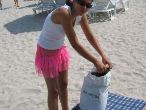 Seductive Latina poses naked on vacation in front of a guy. Thumb 25