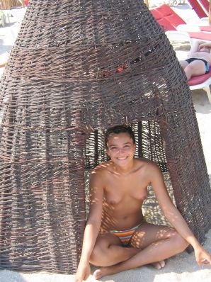 Seductive Latina poses naked on vacation in front of a guy. Thumb 26