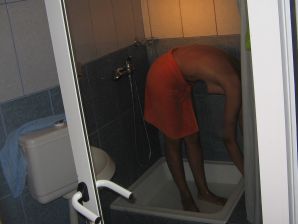 Seductive Latina poses naked on vacation in front of a guy. Thumb 6