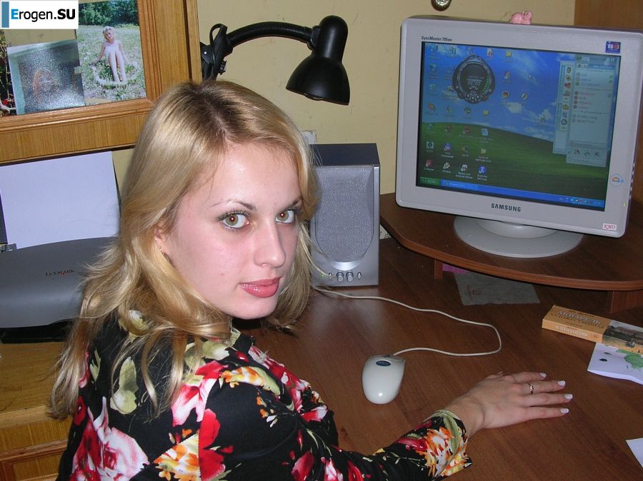 A blonde with a big booty poses in lace underwear. Photo 14