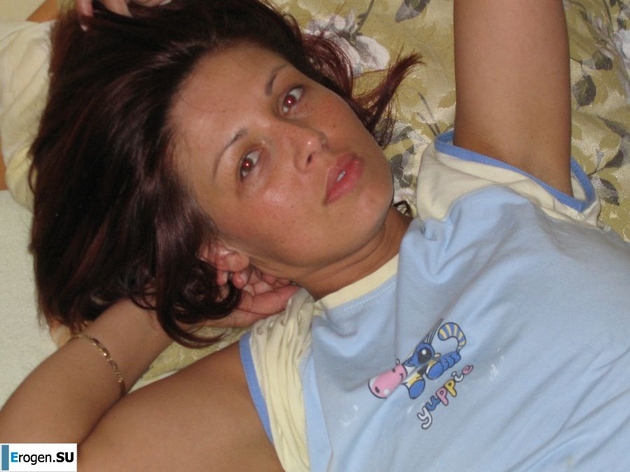 A tanned brunette with a firm body undressed and showed an intimate haircut. Photo 23