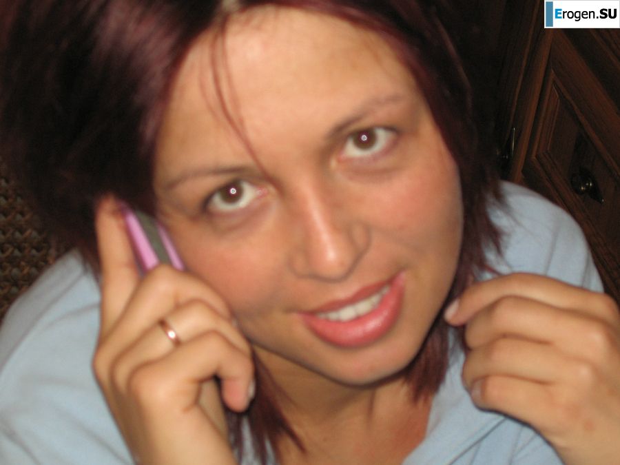 A tanned brunette with a firm body undressed and showed an intimate haircut. Photo 25