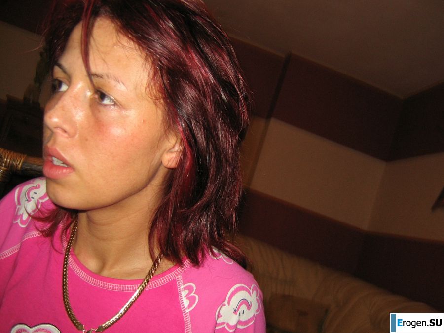 A tanned brunette with a firm body undressed and showed an intimate haircut. Photo 5