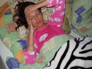 Загорелая брюнетка с упругим телом разделась и показала интимную стрижку. Эскиз 22