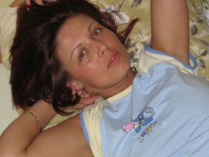 Загорелая брюнетка с упругим телом разделась и показала интимную стрижку. Эскиз 23