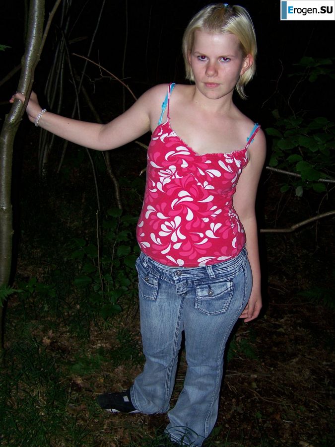 Appetizing magnificent blonde spread her legs right on the grass. Photo 28