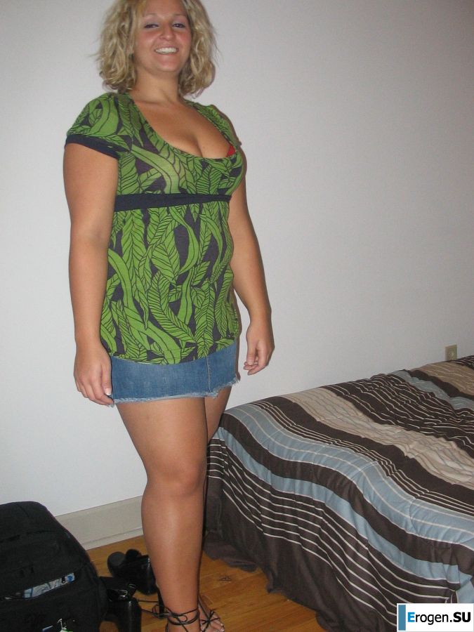 A blonde with curvaceous forms showed a peasant boobs and not only. Photo 13