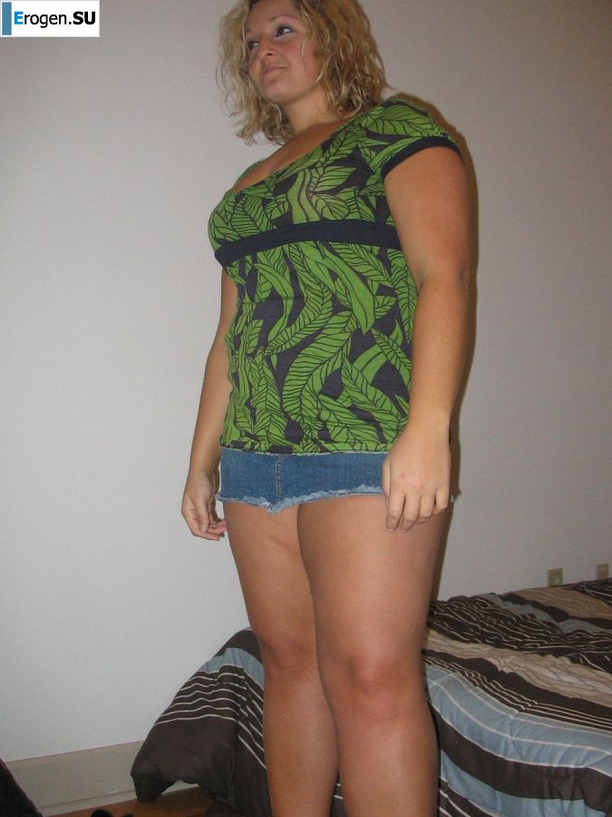 A blonde with curvaceous forms showed a peasant boobs and not only. Photo 14