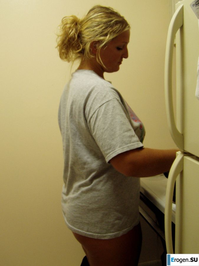 A blonde with curvaceous forms showed a peasant boobs and not only. Photo 37