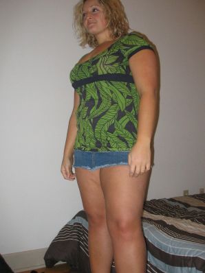 Блондинка с пышными формами показала мужику сиськи и не только. Эскиз 14