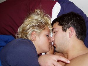 Блондинка с пышными формами показала мужику сиськи и не только. Эскиз 39