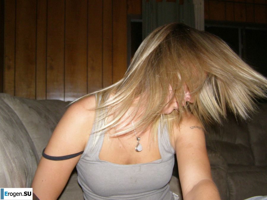 A blonde in pink panties drank and spread her legs in a billiard club. Part 2. Photo 11